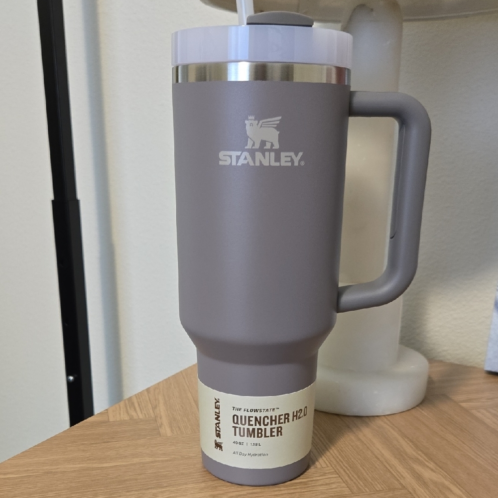 Stanley 40oz Flowstate Quencher NWT